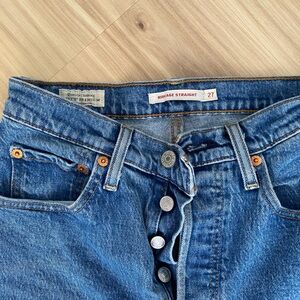 Ribcage Straight Crop size 27. The perfect vintage blue wash!